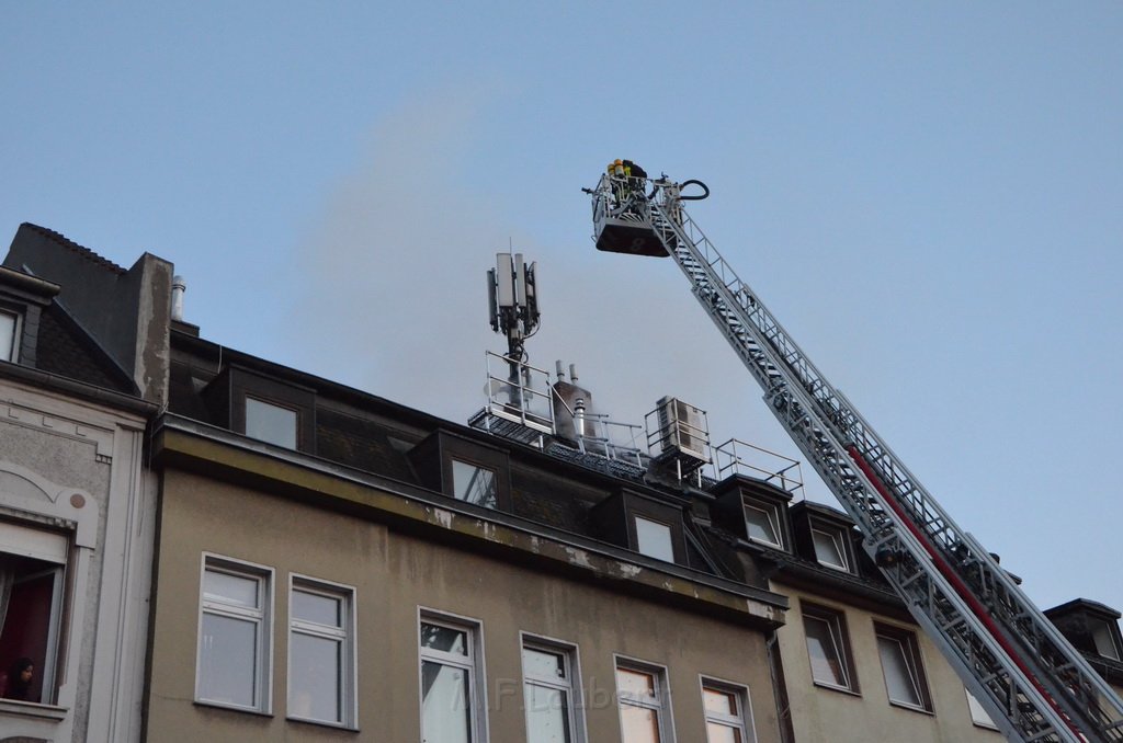 Feuer 3 Dachstuhl Koeln Buchforst Kalk Muelheimerstr P042.JPG
